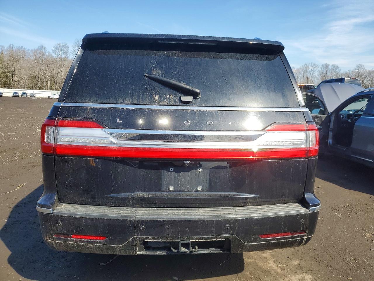 2019 LINCOLN NAVIGATOR L RESERVE photo 6