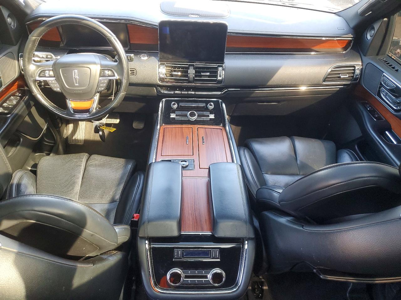 2019 LINCOLN NAVIGATOR L RESERVE photo 8