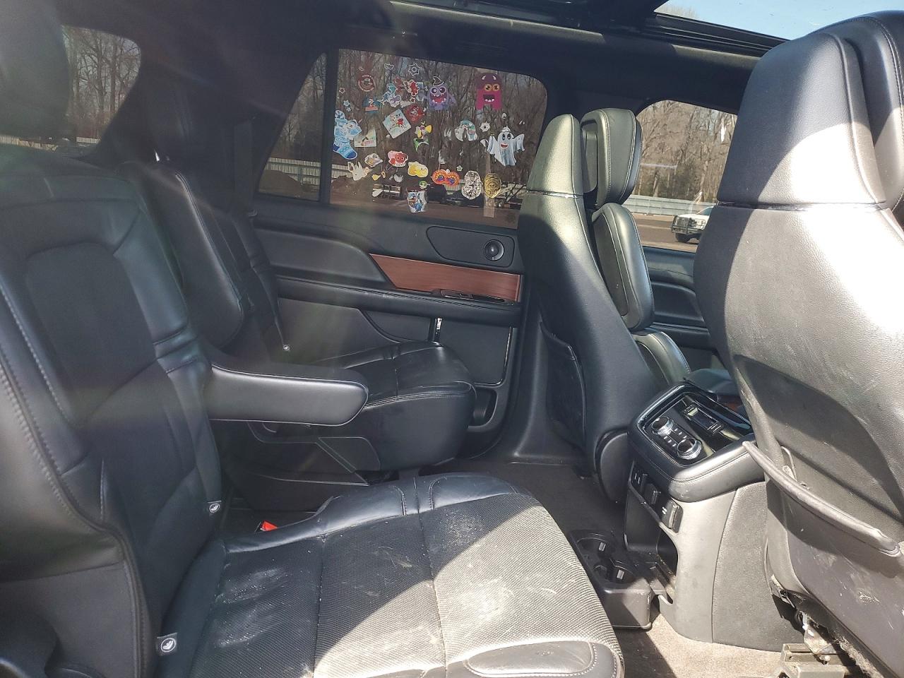 2019 LINCOLN NAVIGATOR L RESERVE photo 11