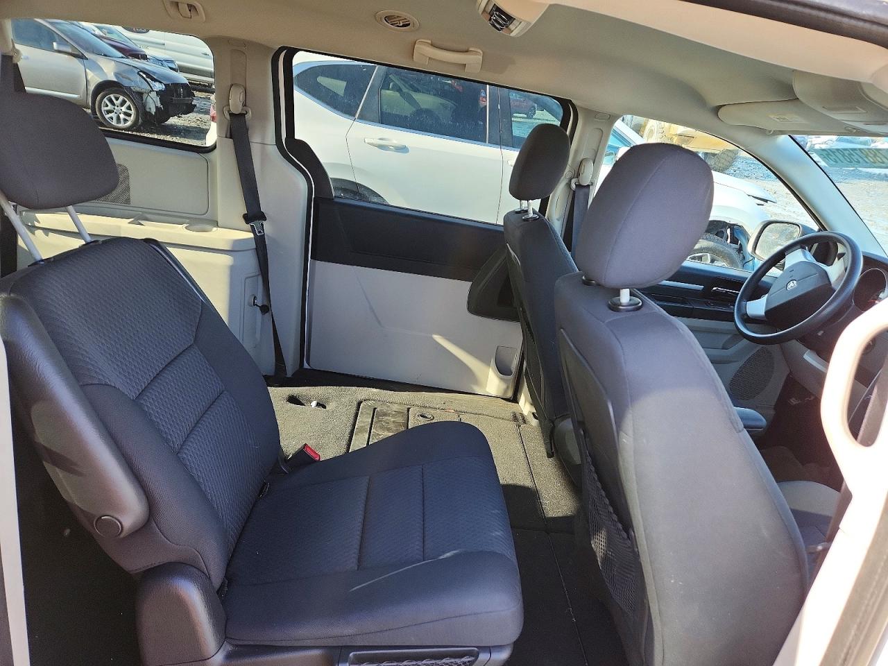 2010 DODGE GRAND CARAVAN SE photo 21