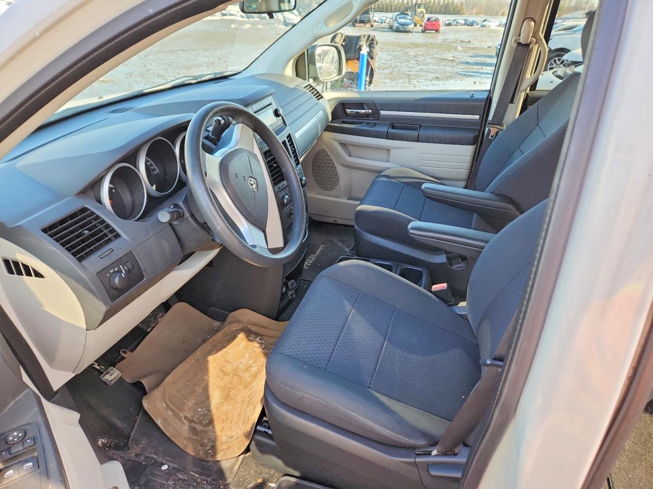 2010 DODGE GRAND CARAVAN SE photo 13