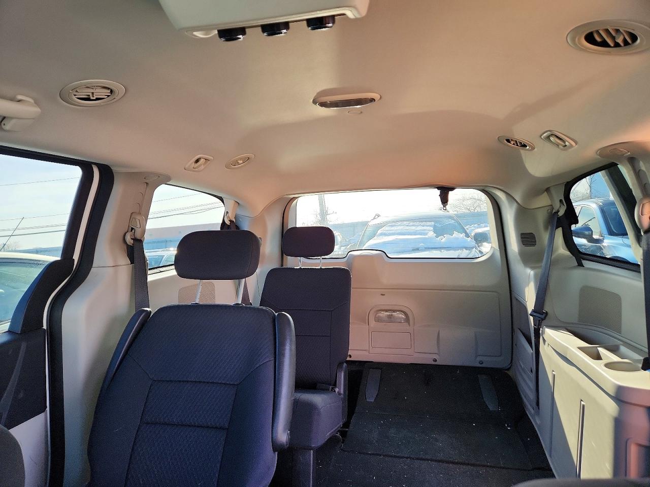 2010 DODGE GRAND CARAVAN SE photo 19