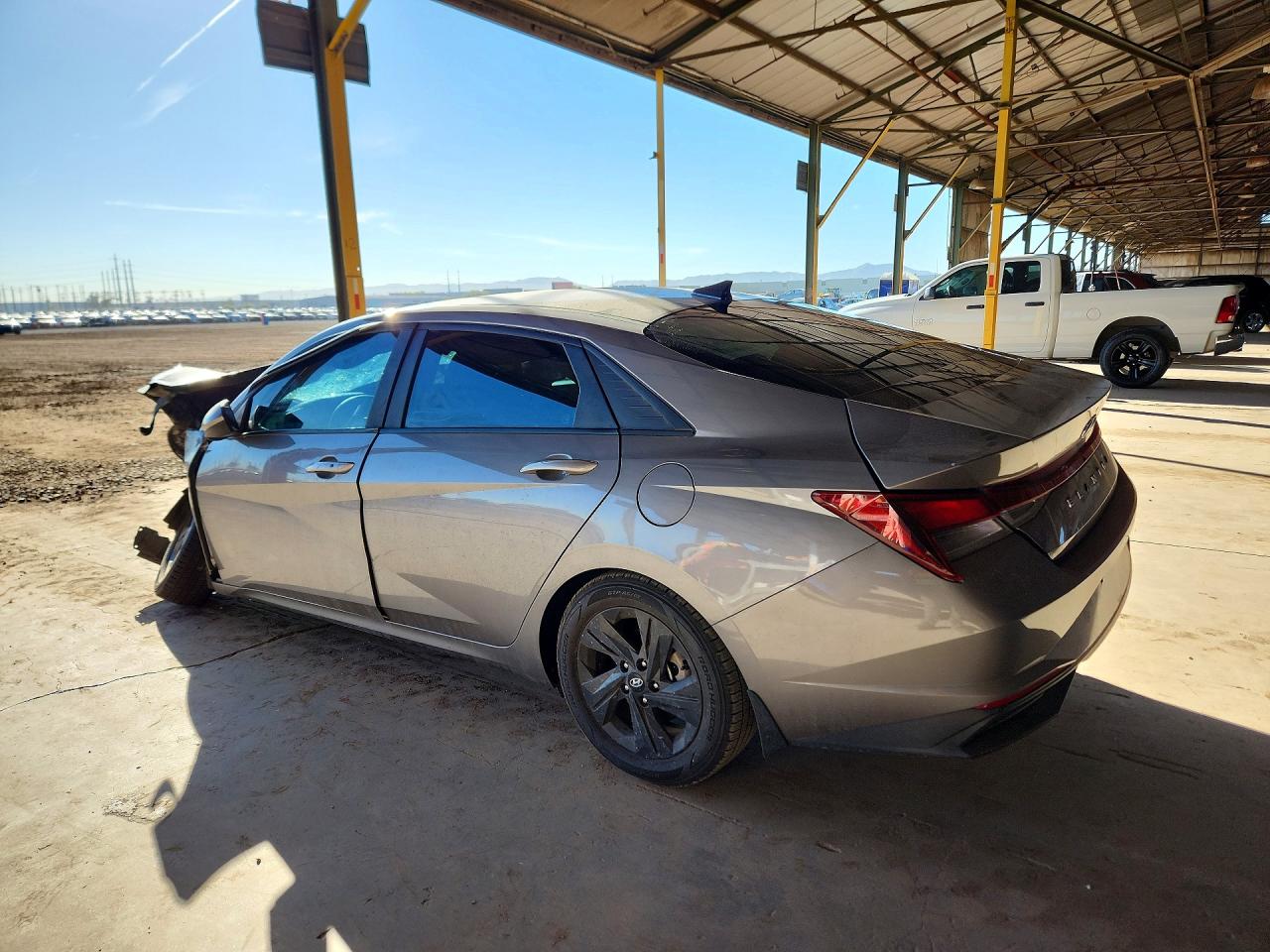 2023 HYUNDAI ELANTRA SEL photo 4