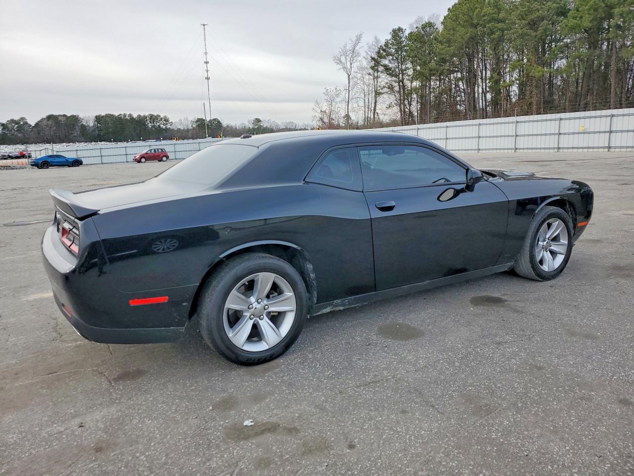 2023 DODGE CHALLENGER SXT photo 3