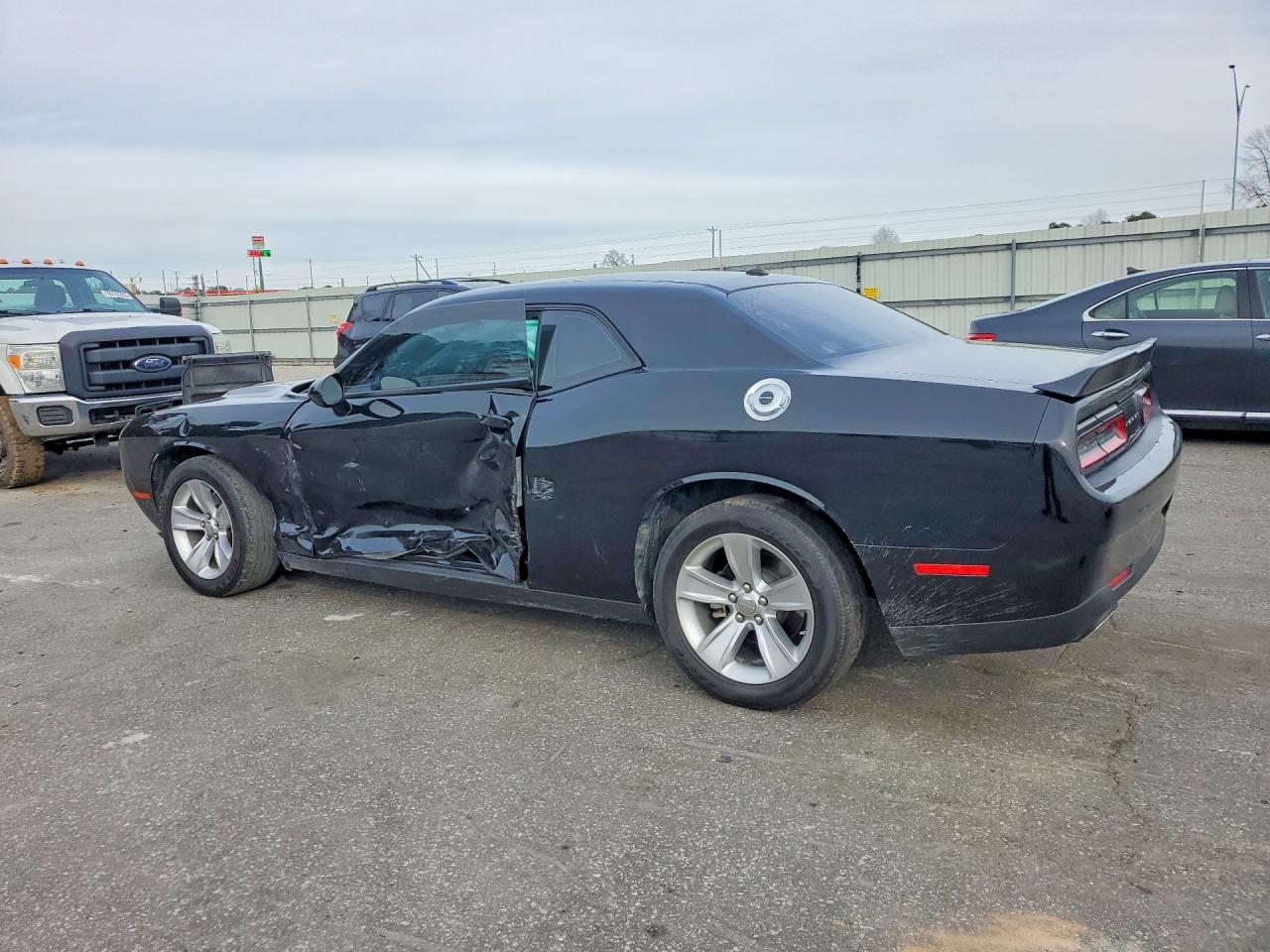 2023 DODGE CHALLENGER SXT photo 2