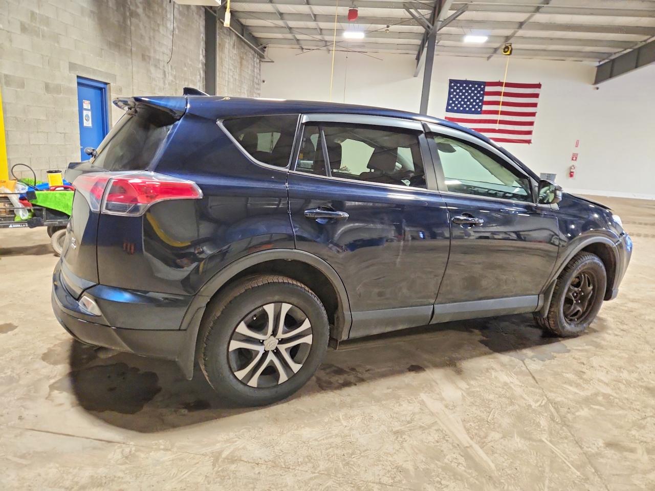 2018 TOYOTA RAV4 LE photo 5
