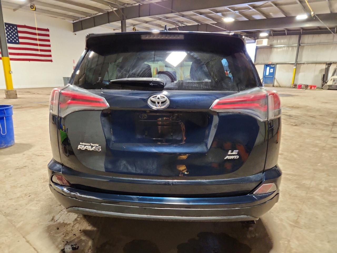 2018 TOYOTA RAV4 LE photo 11