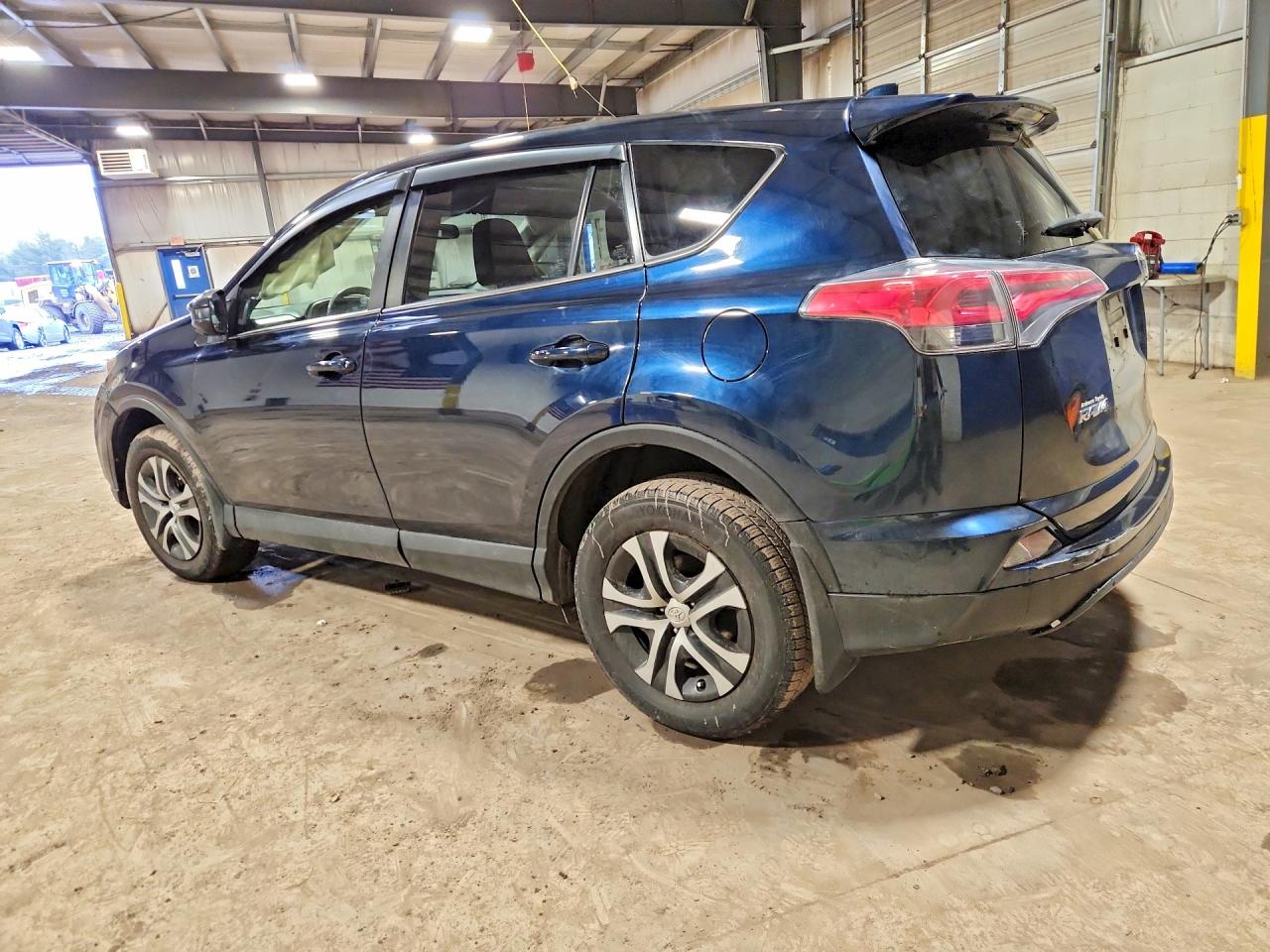 2018 TOYOTA RAV4 LE photo 3