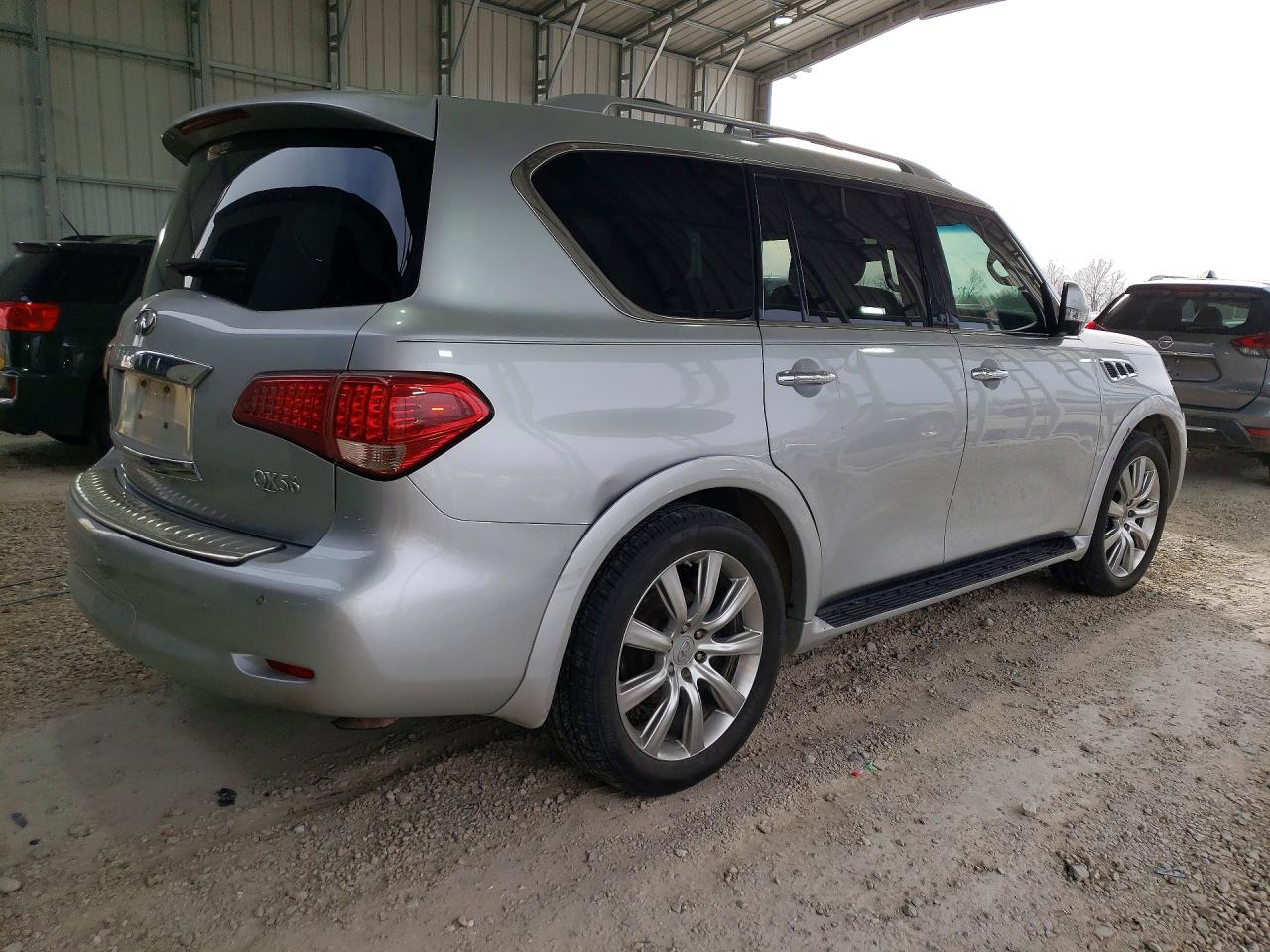 2012 INFINITI QX56 BASE photo 3