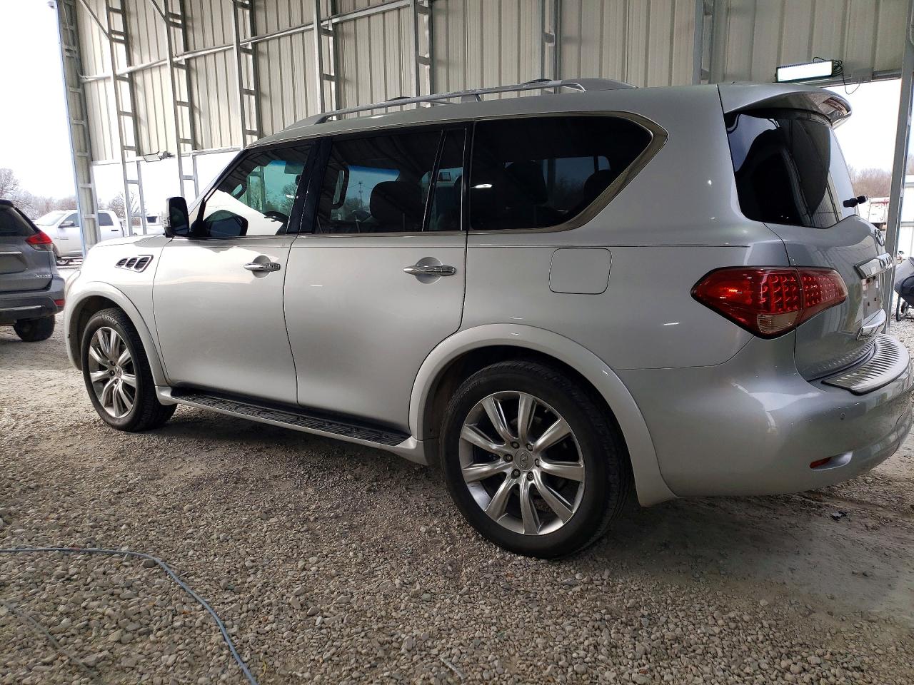 2012 INFINITI QX56 BASE photo 2