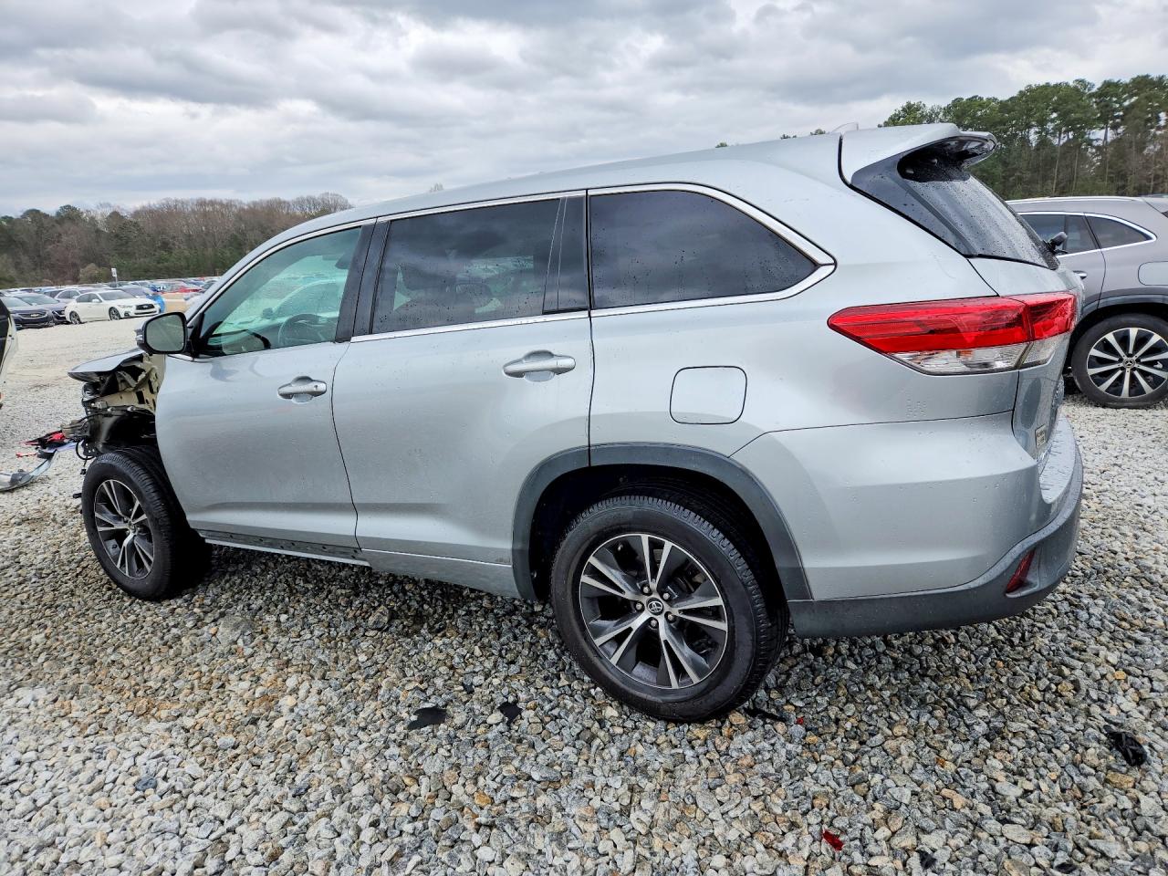 2017 TOYOTA HIGHLANDER LE PLUS photo 2