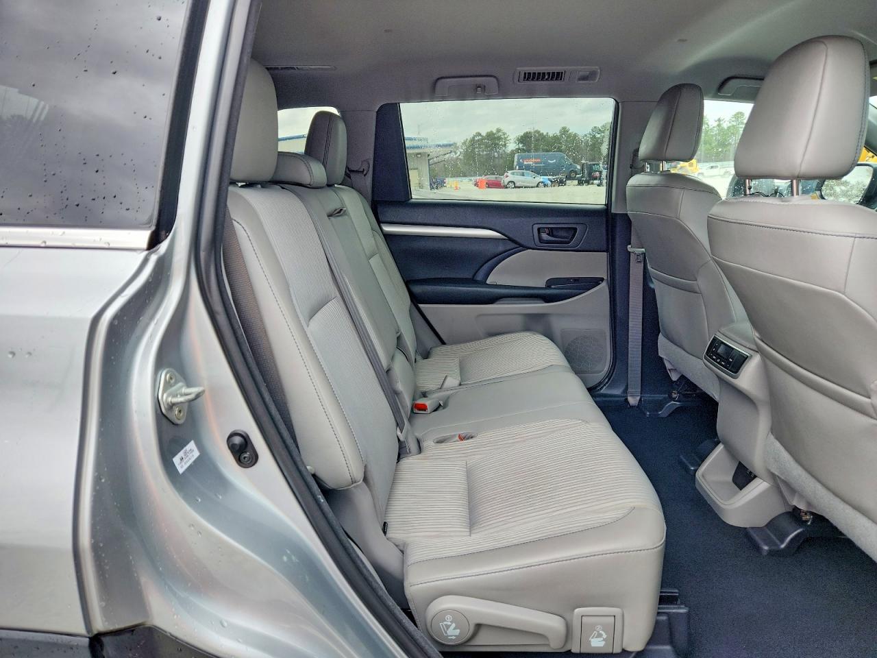 2017 TOYOTA HIGHLANDER LE PLUS photo 10