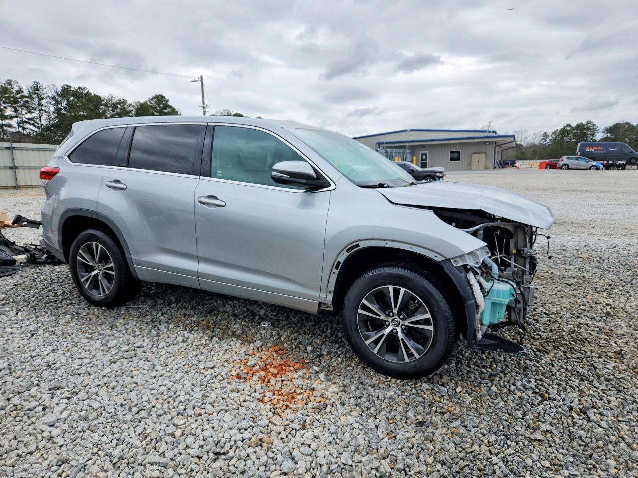 2017 TOYOTA HIGHLANDER LE PLUS photo 4