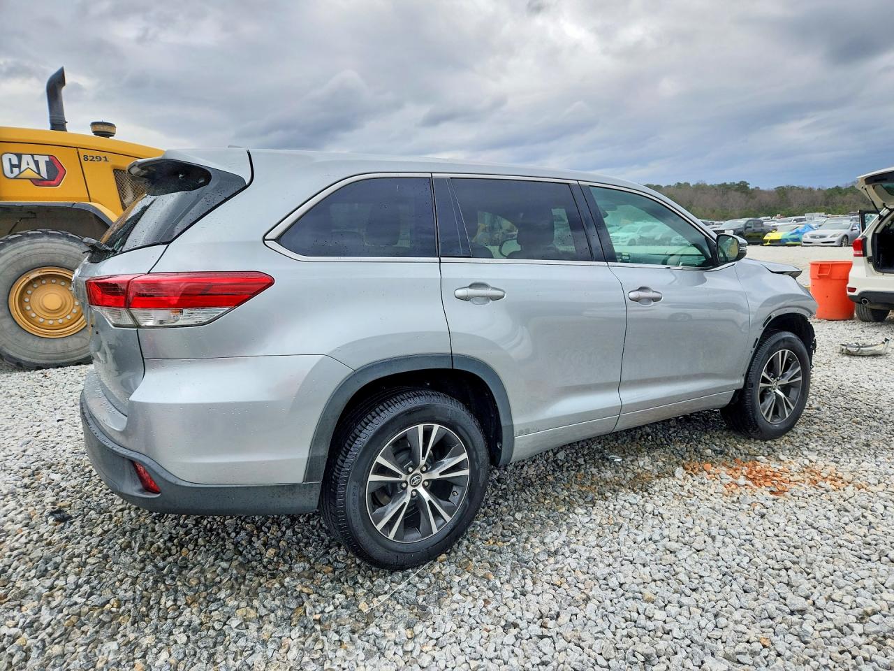 2017 TOYOTA HIGHLANDER LE PLUS photo 3