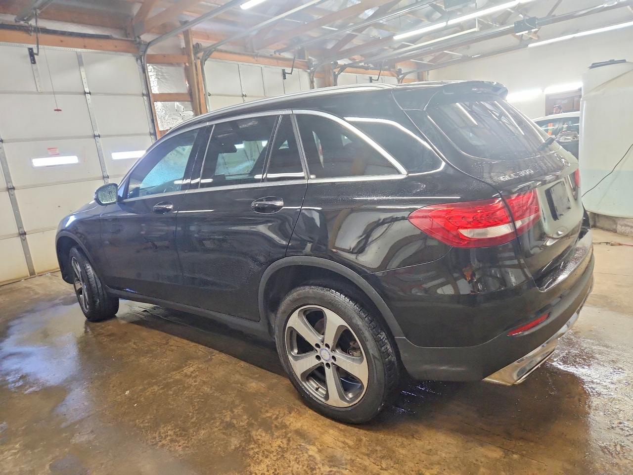 2017 MERCEDES-BENZ GLC 300 4MATIC photo 3