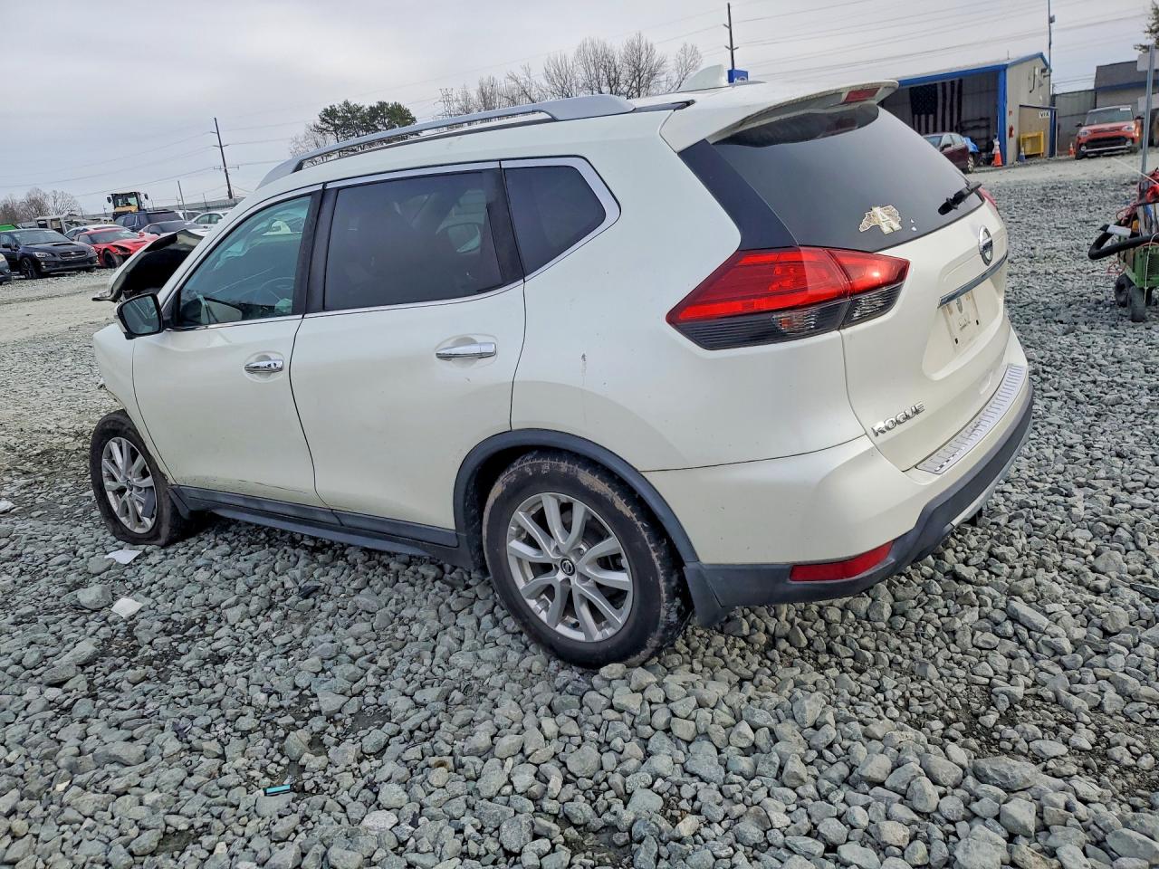 2017 NISSAN ROGUE SV photo 2