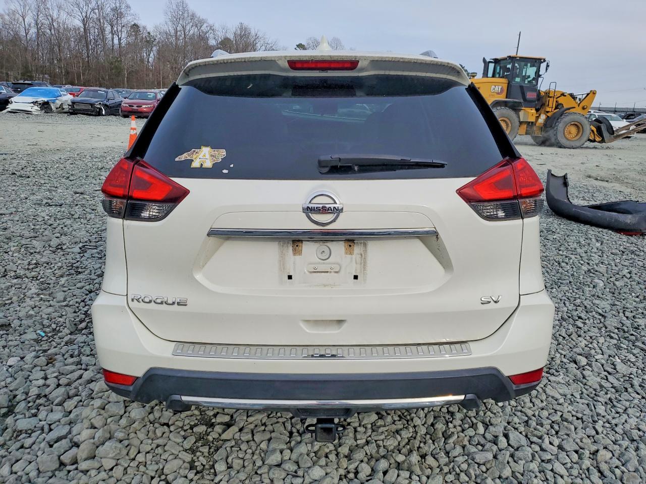 2017 NISSAN ROGUE SV photo 6