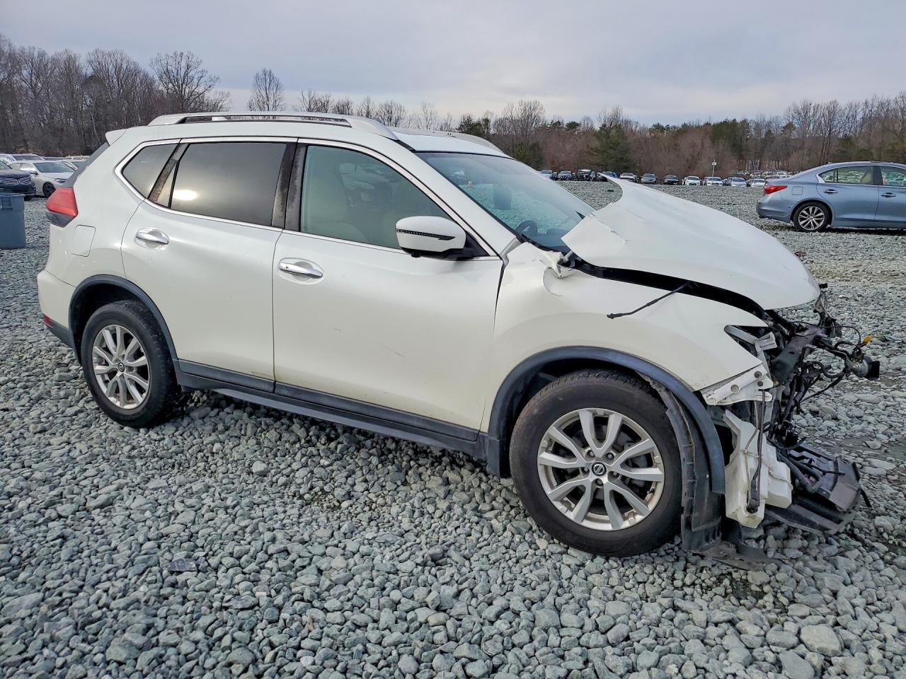 2017 NISSAN ROGUE SV photo 4