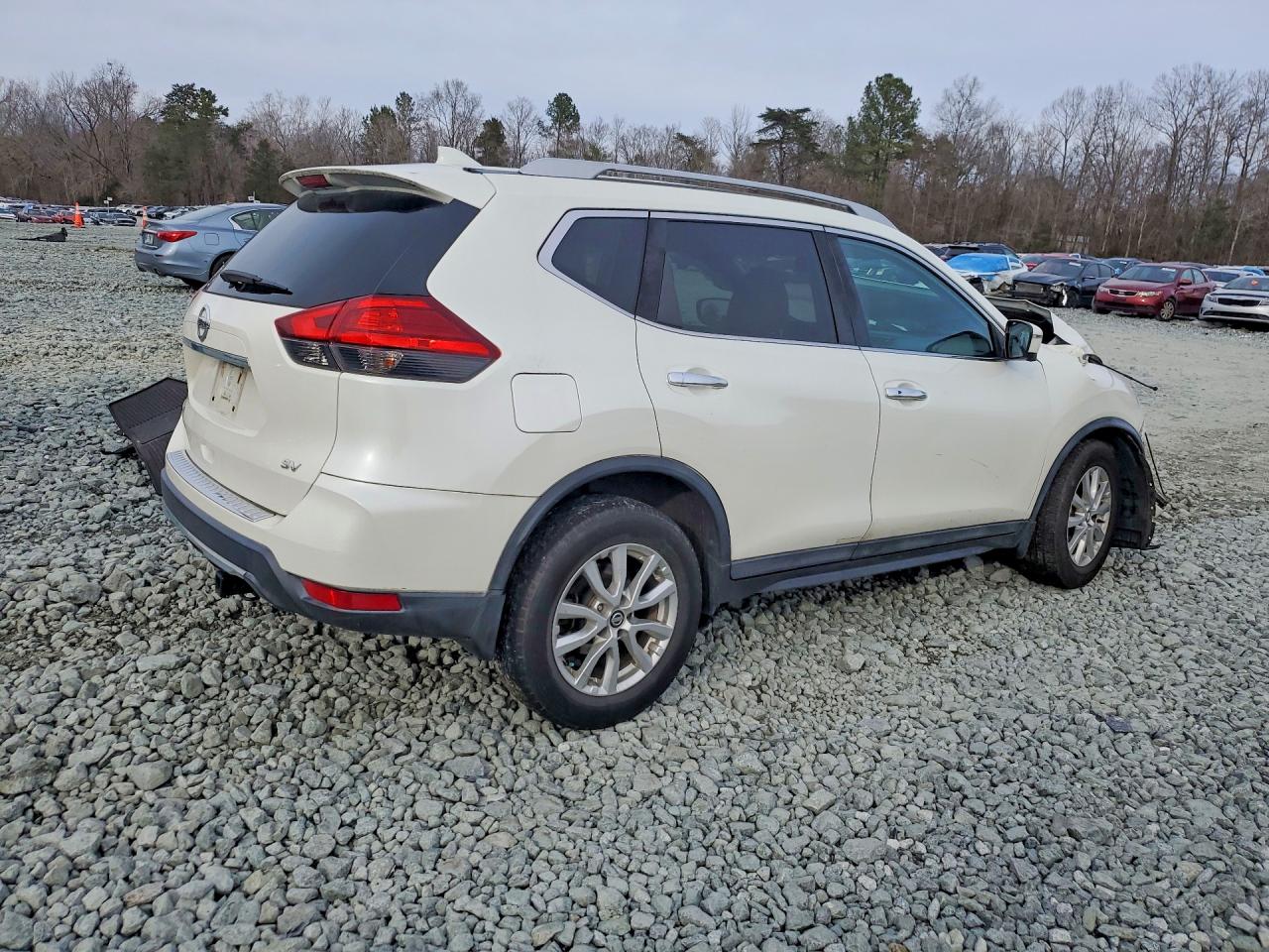 2017 NISSAN ROGUE SV photo 3