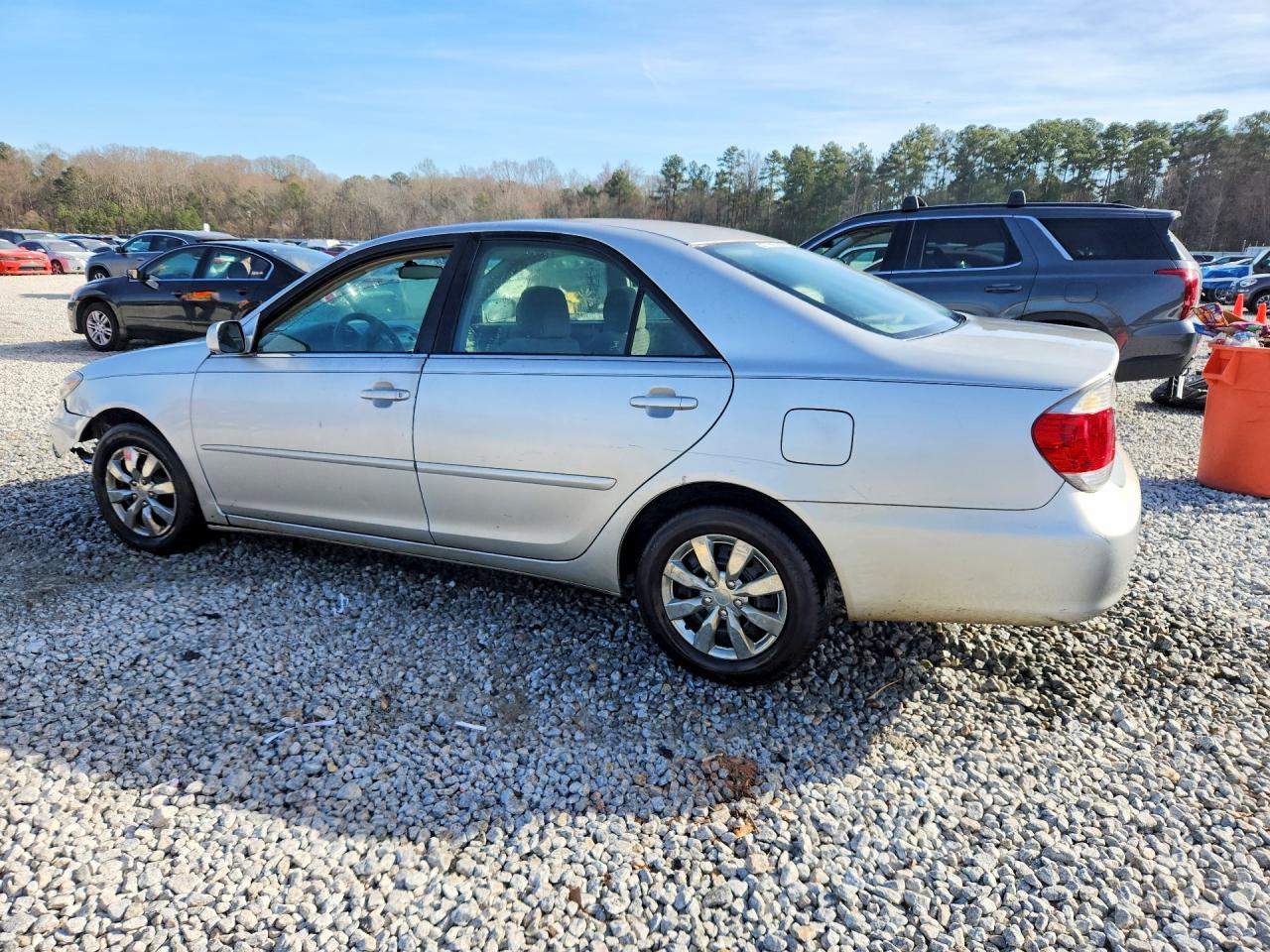 2005 TOYOTA CAMRY LE photo 3