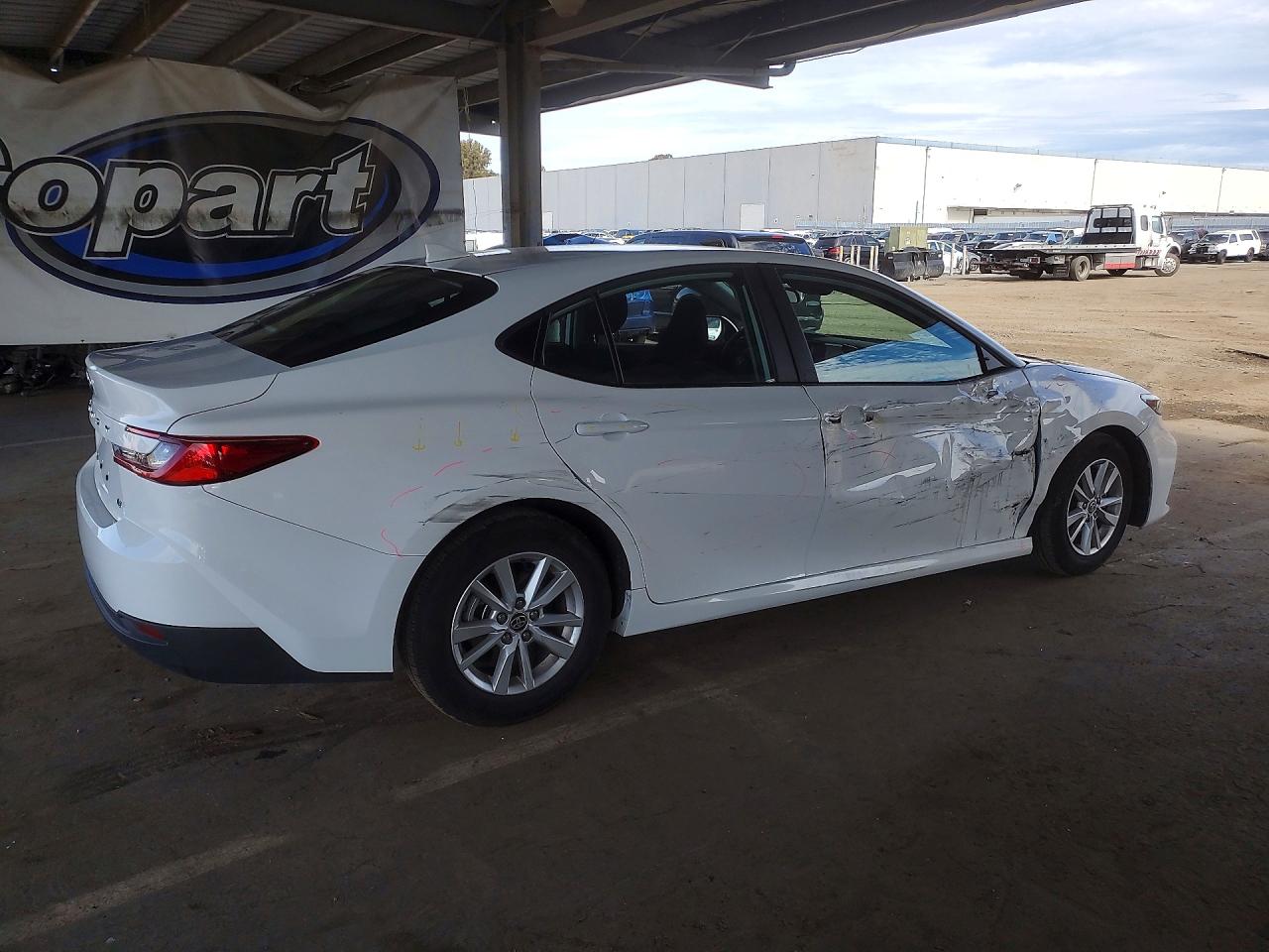 2025 TOYOTA CAMRY LE photo 3