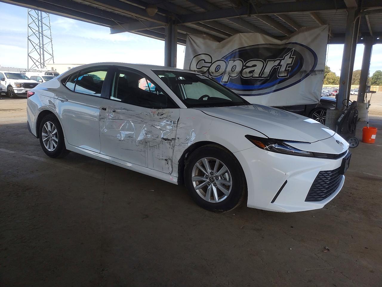 2025 TOYOTA CAMRY LE photo 4