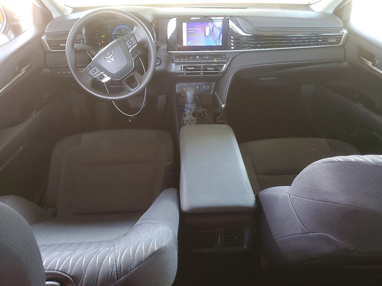 2025 TOYOTA CAMRY LE photo 8