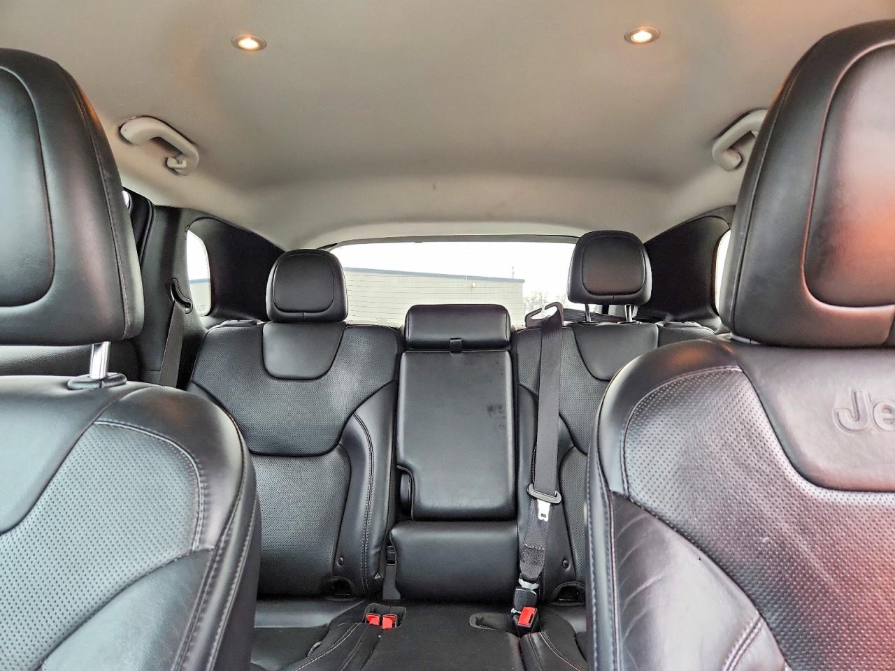 2019 JEEP CHEROKEE LIMITED photo 19