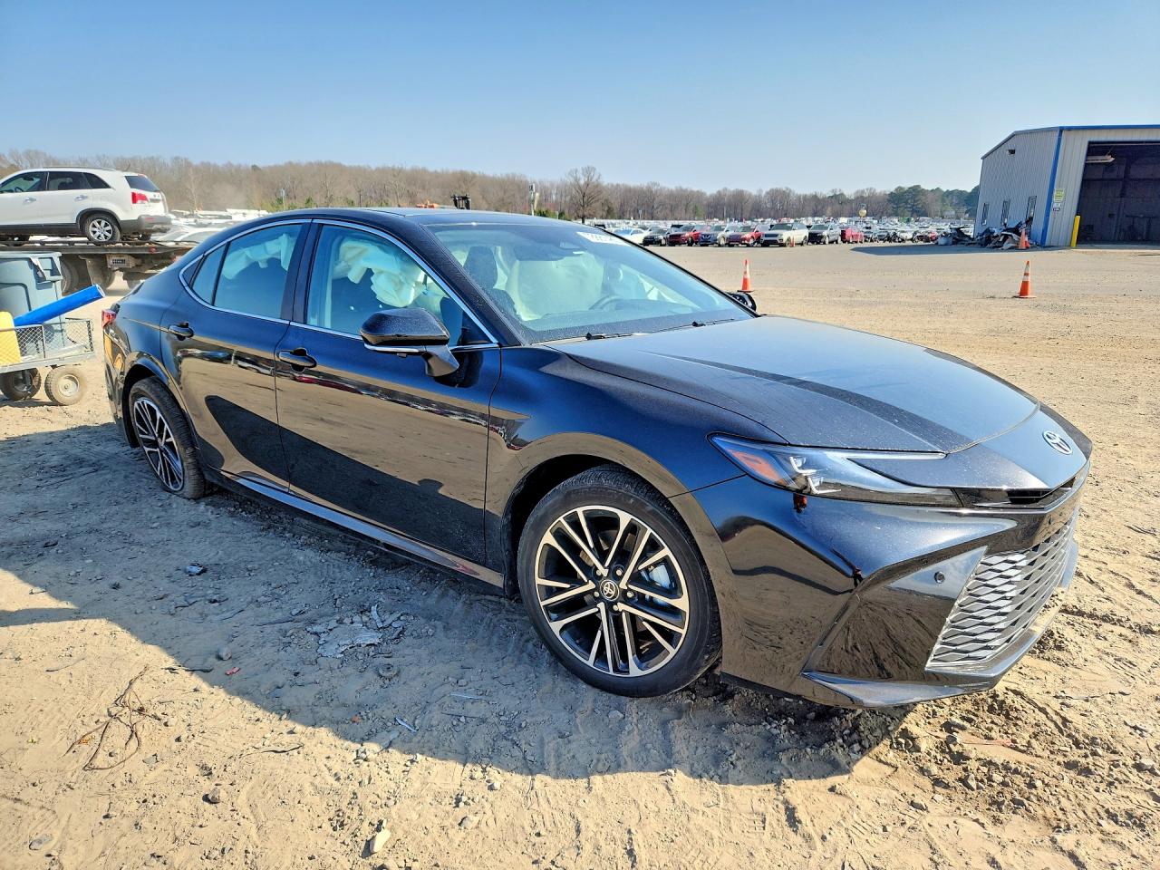 2025 TOYOTA CAMRY XLE photo 6