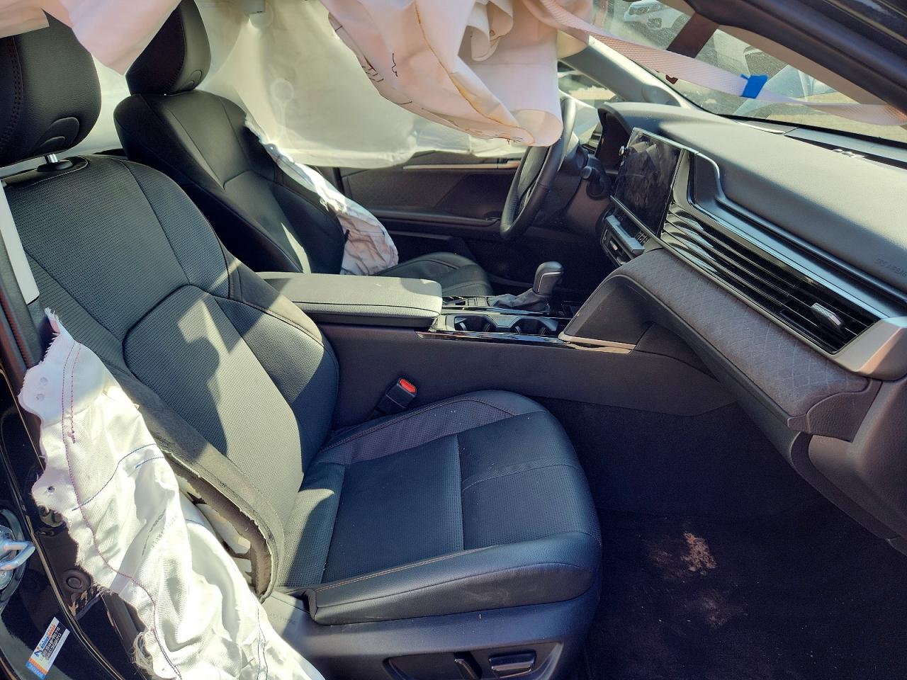 2025 TOYOTA CAMRY XLE photo 12