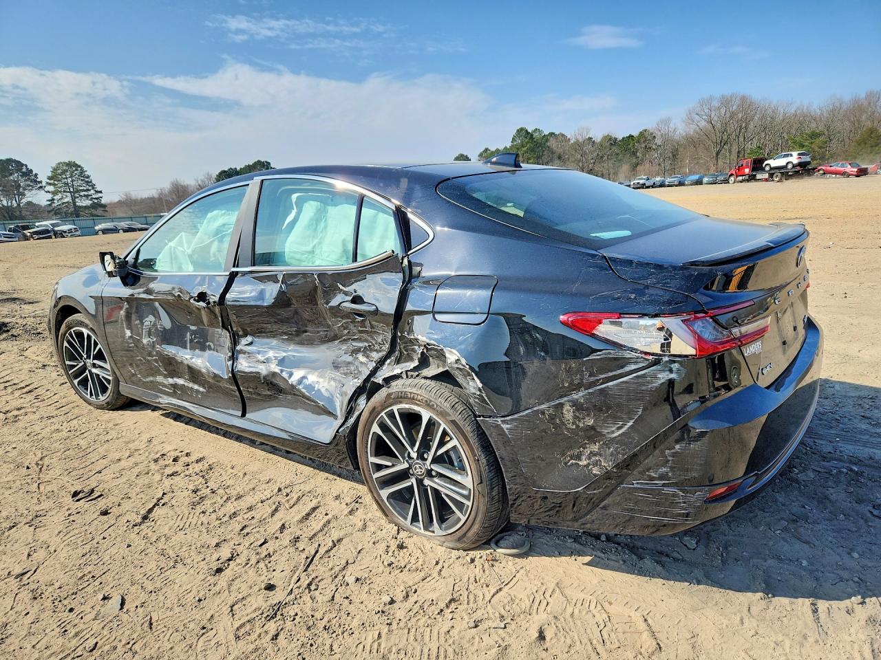 2025 TOYOTA CAMRY XLE photo 3
