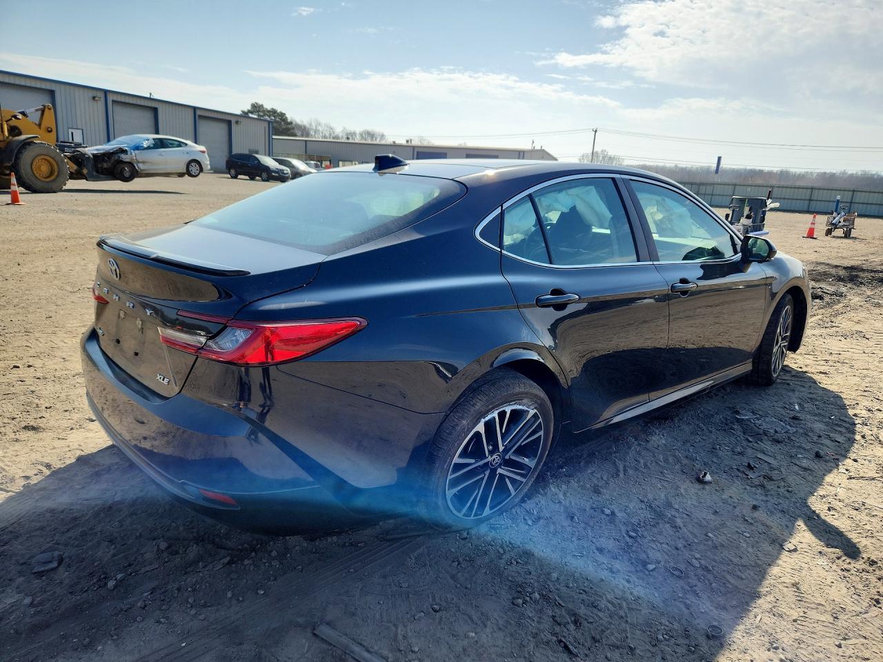 2025 TOYOTA CAMRY XLE photo 5