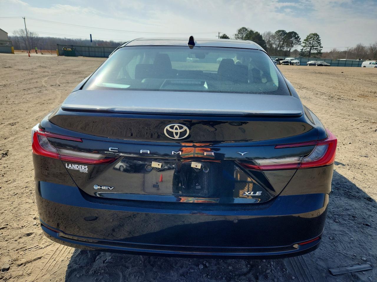 2025 TOYOTA CAMRY XLE photo 10