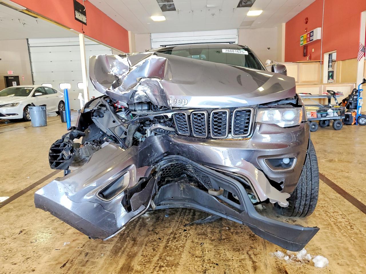 2016 JEEP GRAND CHEROKEE LAREDO photo 9