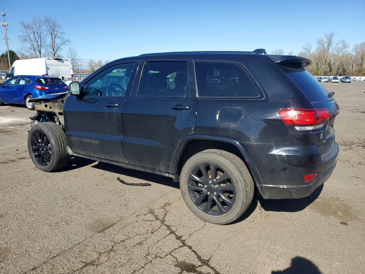 2020 JEEP GRAND CHEROKEE LAREDO photo 2