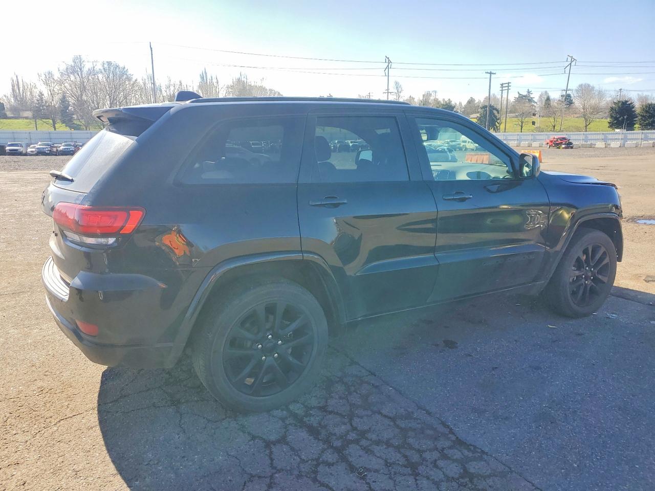 2020 JEEP GRAND CHEROKEE LAREDO photo 3