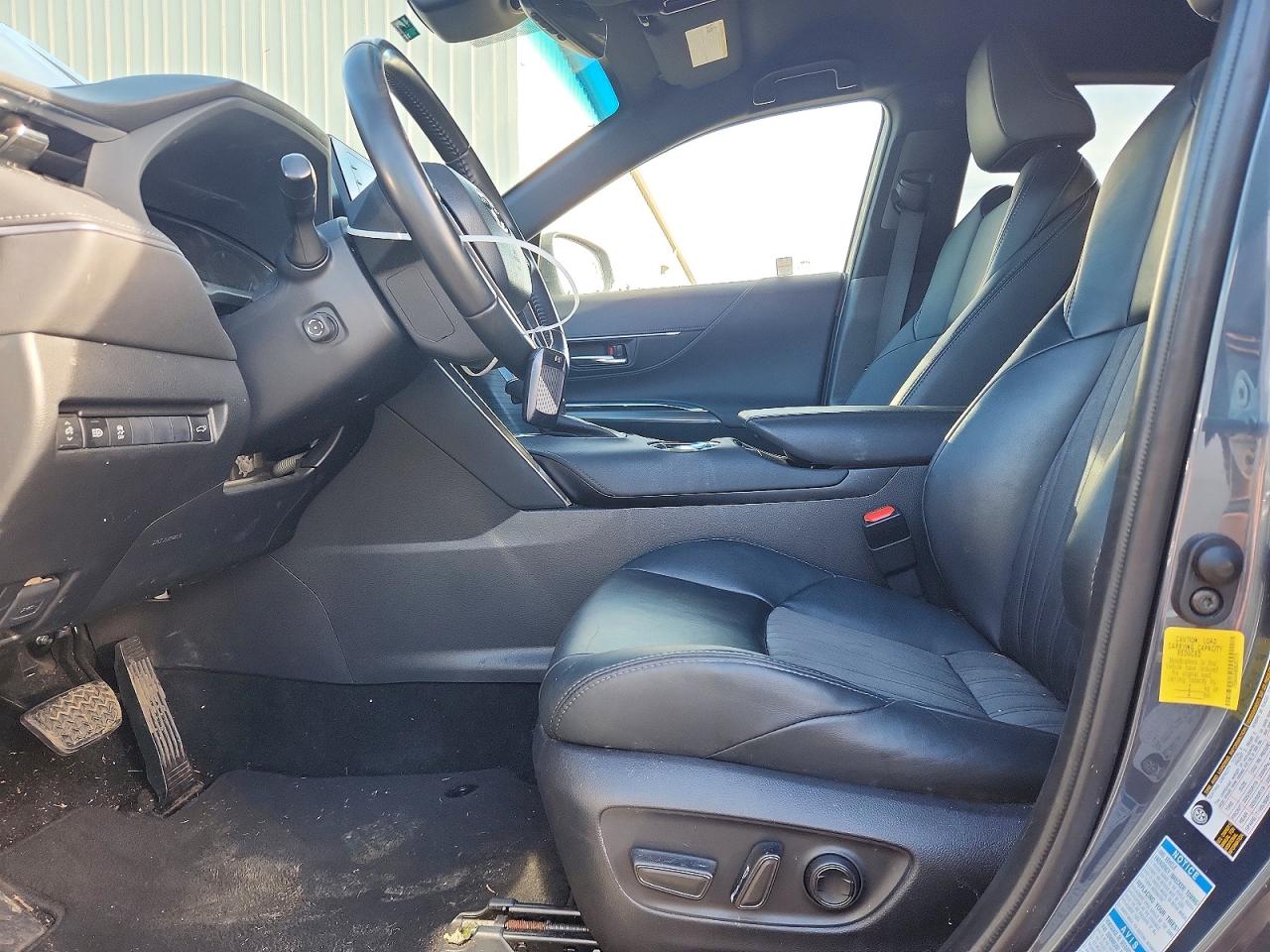 2021 TOYOTA VENZA XLE photo 7