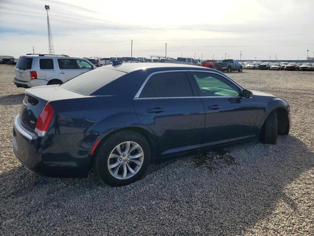 2015 CHRYSLER 300 LIMITED photo 3