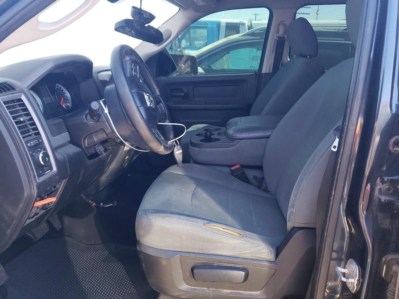 2016 RAM 1500 ST photo 13