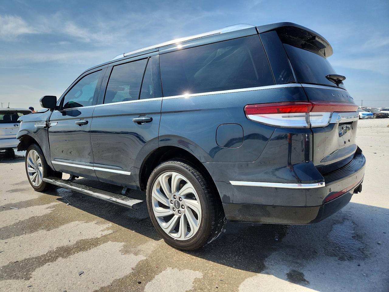 2024 LINCOLN NAVIGATOR RESERVE photo 4