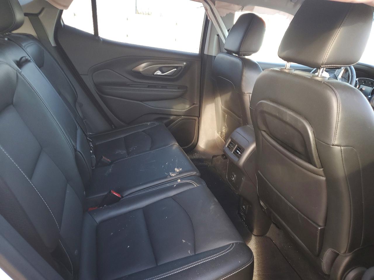 2024 GMC TERRAIN SLT photo 11