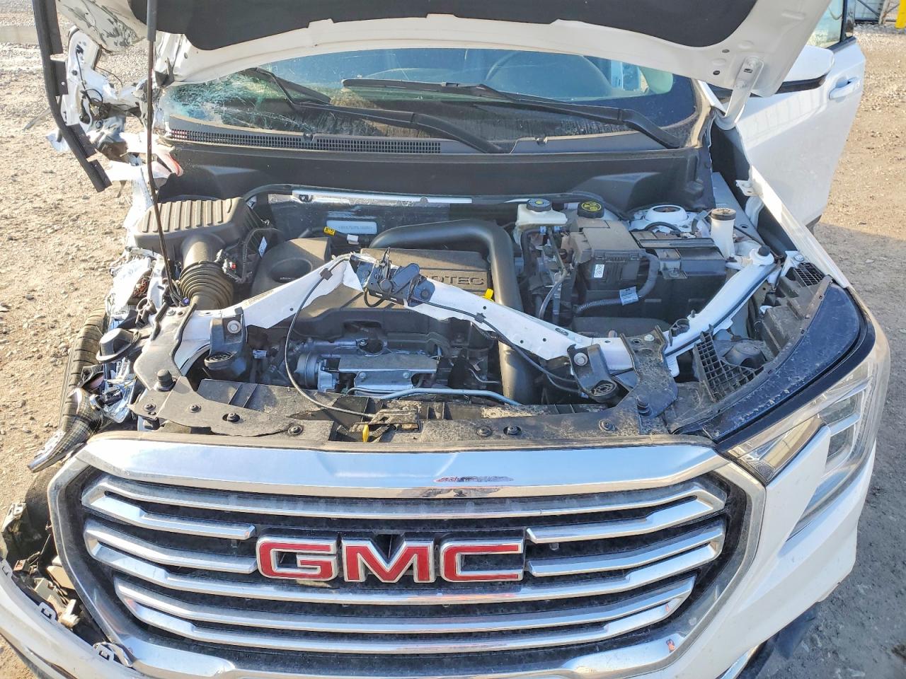 2024 GMC TERRAIN SLT photo 12