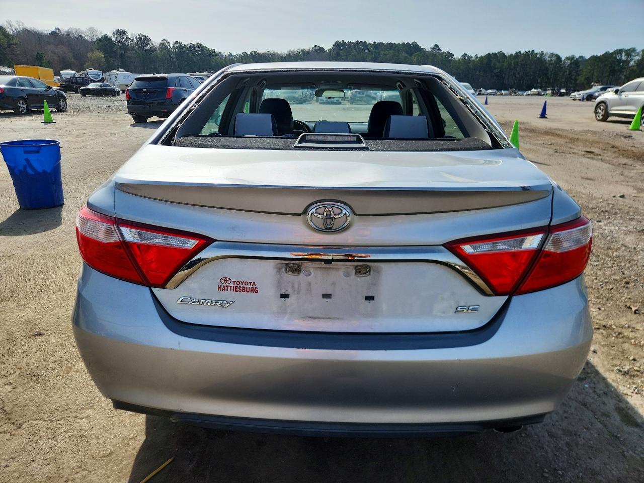 2017 TOYOTA CAMRY SE photo 6