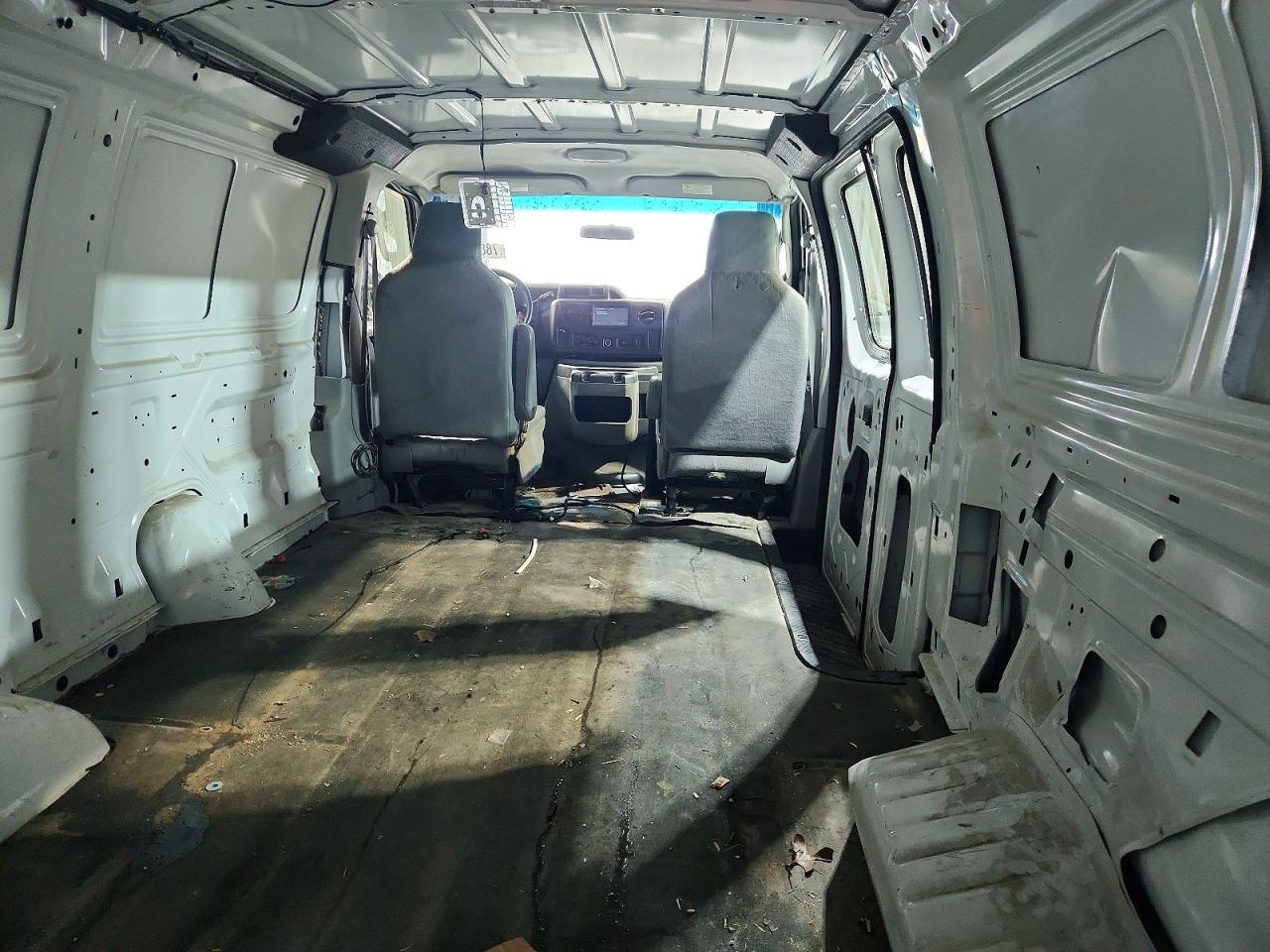 2011 FORD E250 DELIVERY VAN photo 10