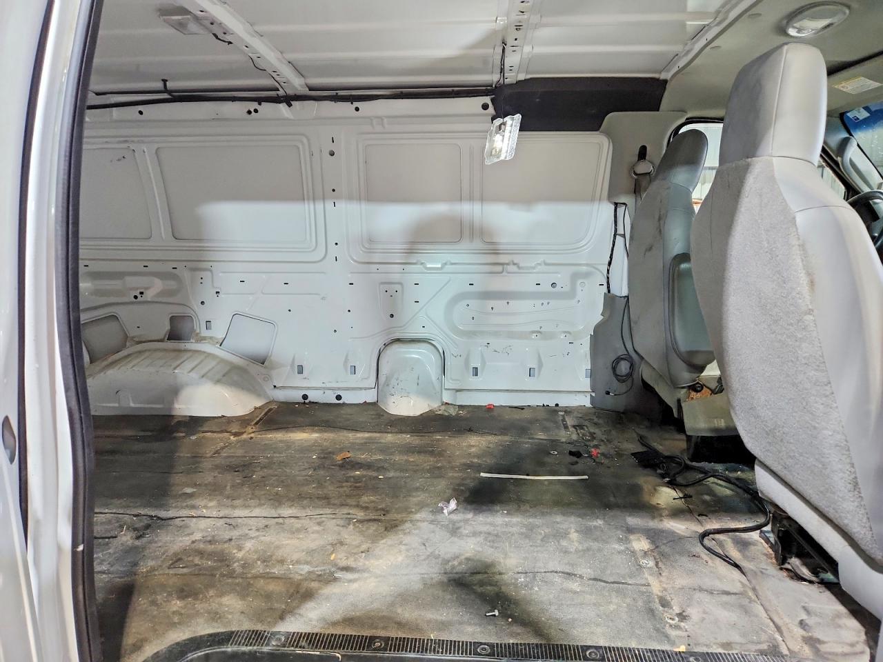 2011 FORD E250 DELIVERY VAN photo 11