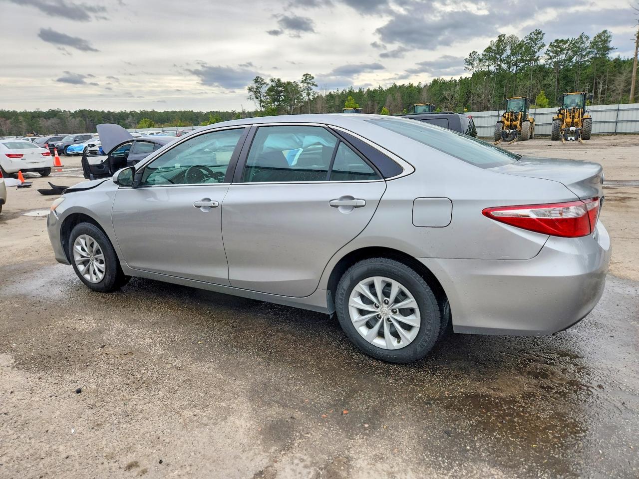2017 TOYOTA CAMRY LE photo 3