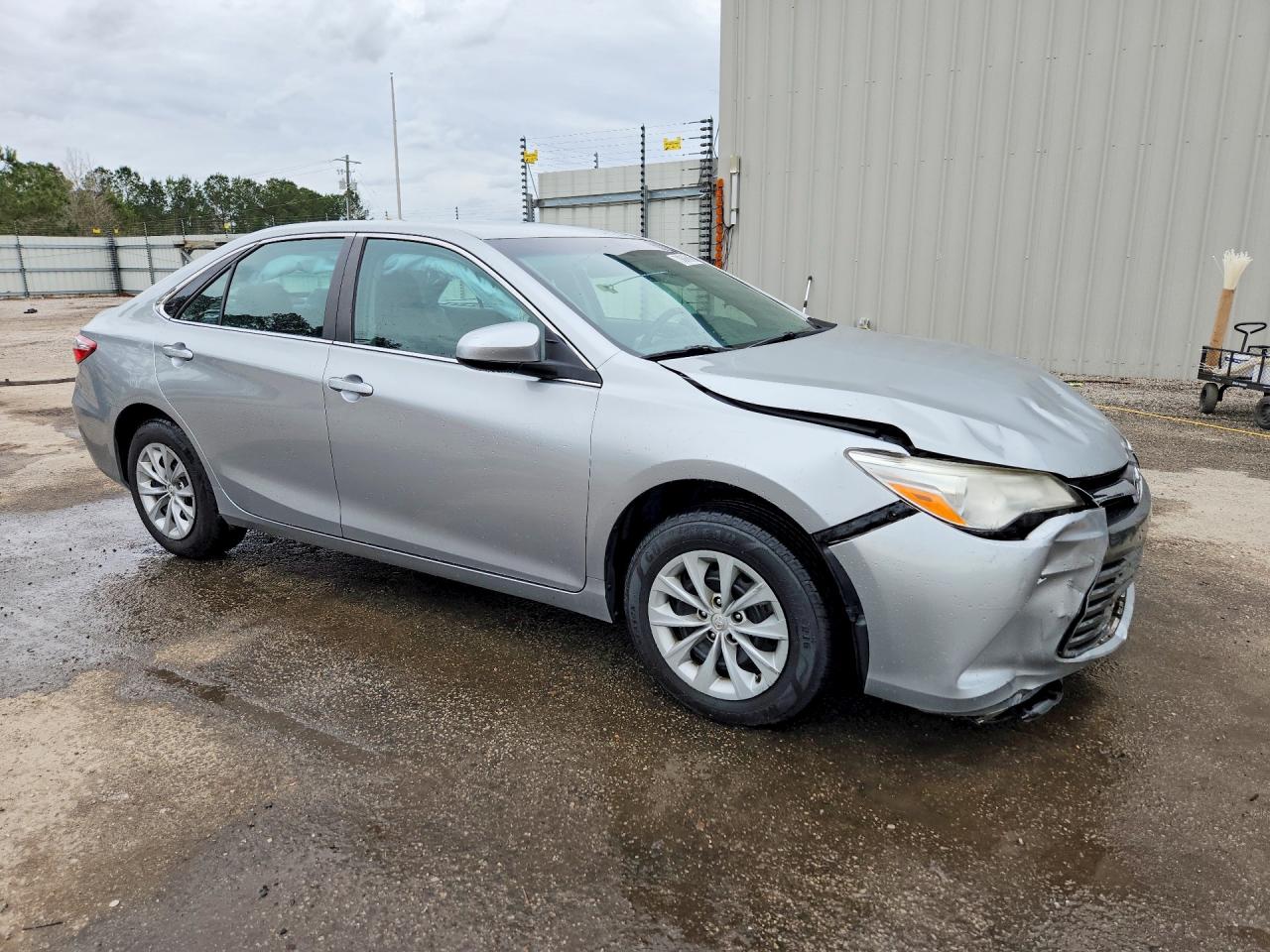 2017 TOYOTA CAMRY LE photo 7