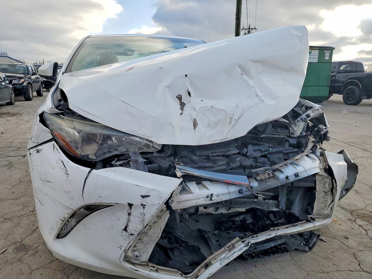 2017 TOYOTA CAMRY SE photo 5