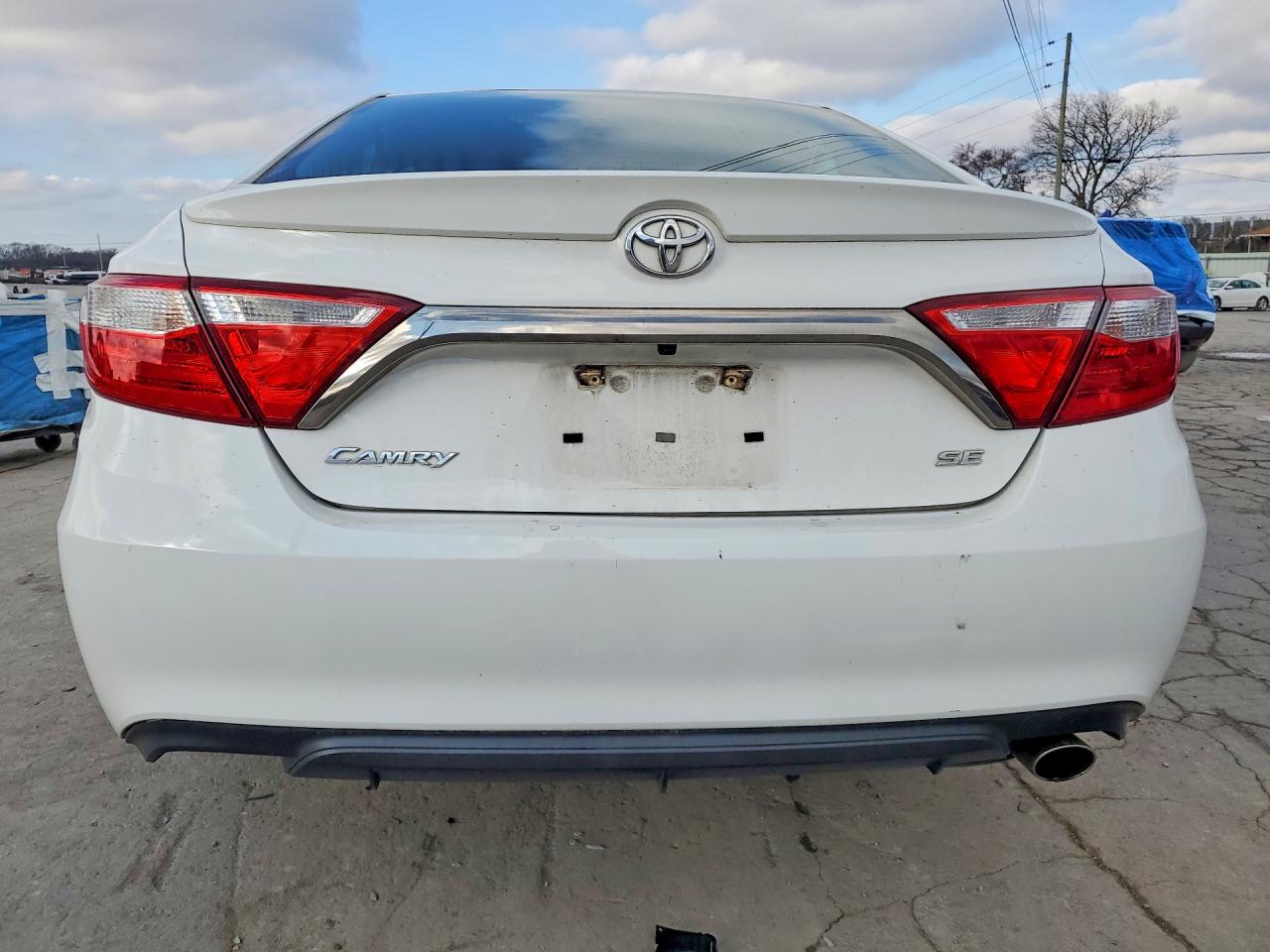 2017 TOYOTA CAMRY SE photo 6