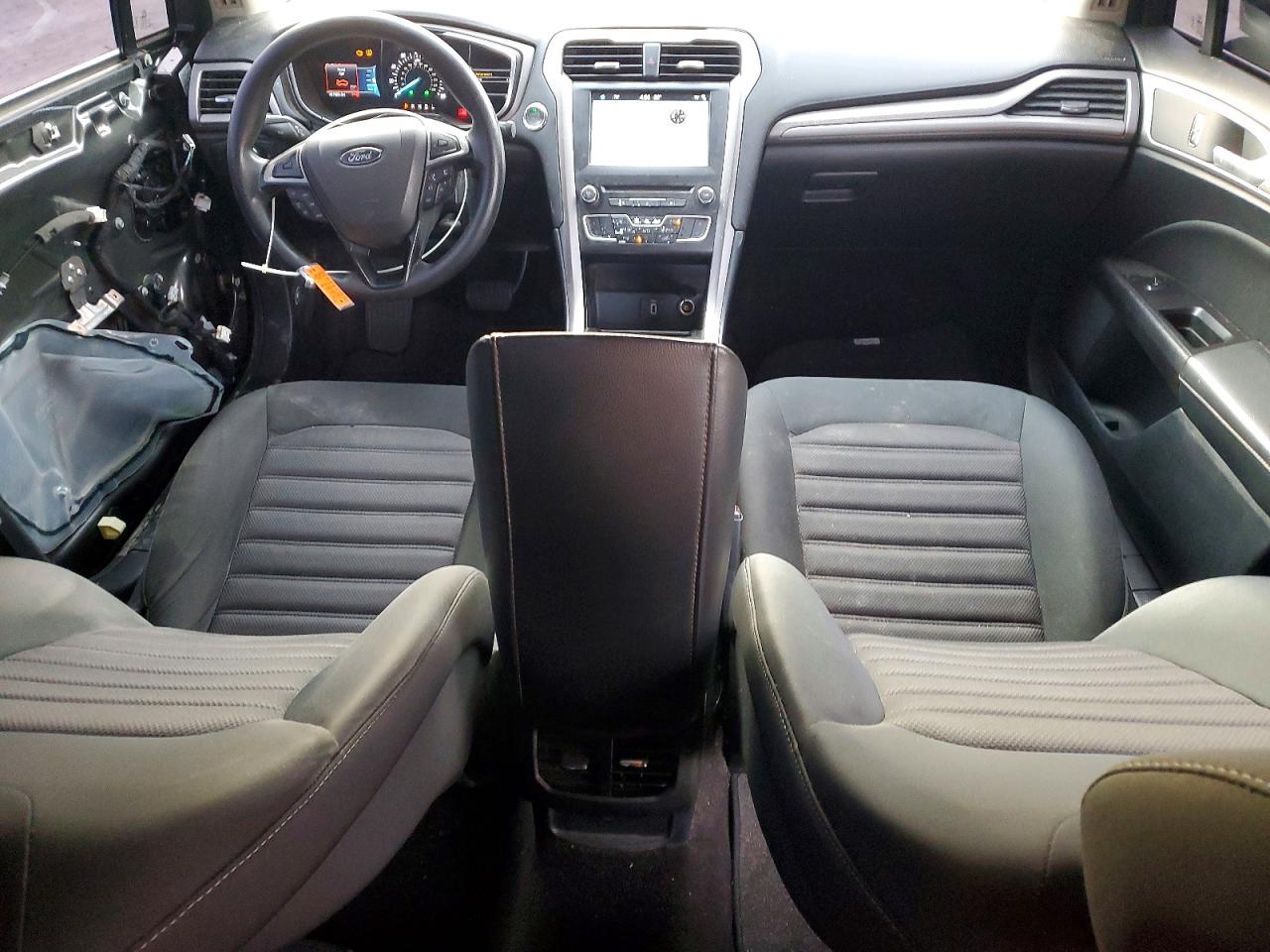 2017 FORD FUSION SE photo 8